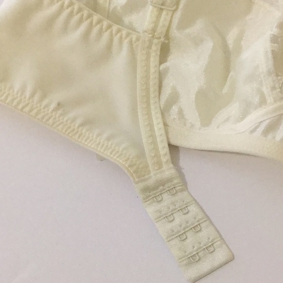 Chantelle Wirefree Unlined Bra - Picture 9 of 10